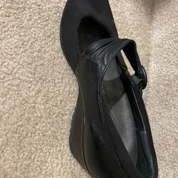 Black stretchy sleek shoe with 1”wedge heel - Picture 8 of 10